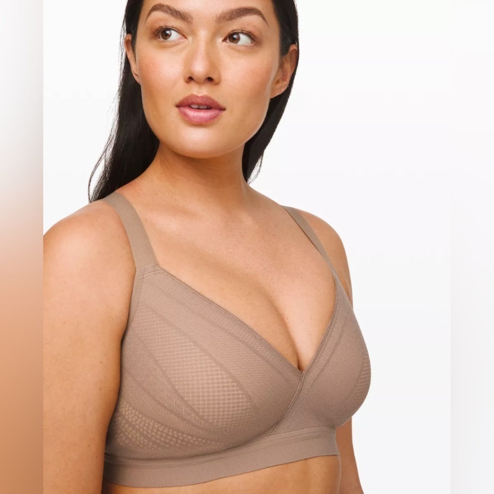 LULULEMON Awake to Lace Bra. NWT Size 32D